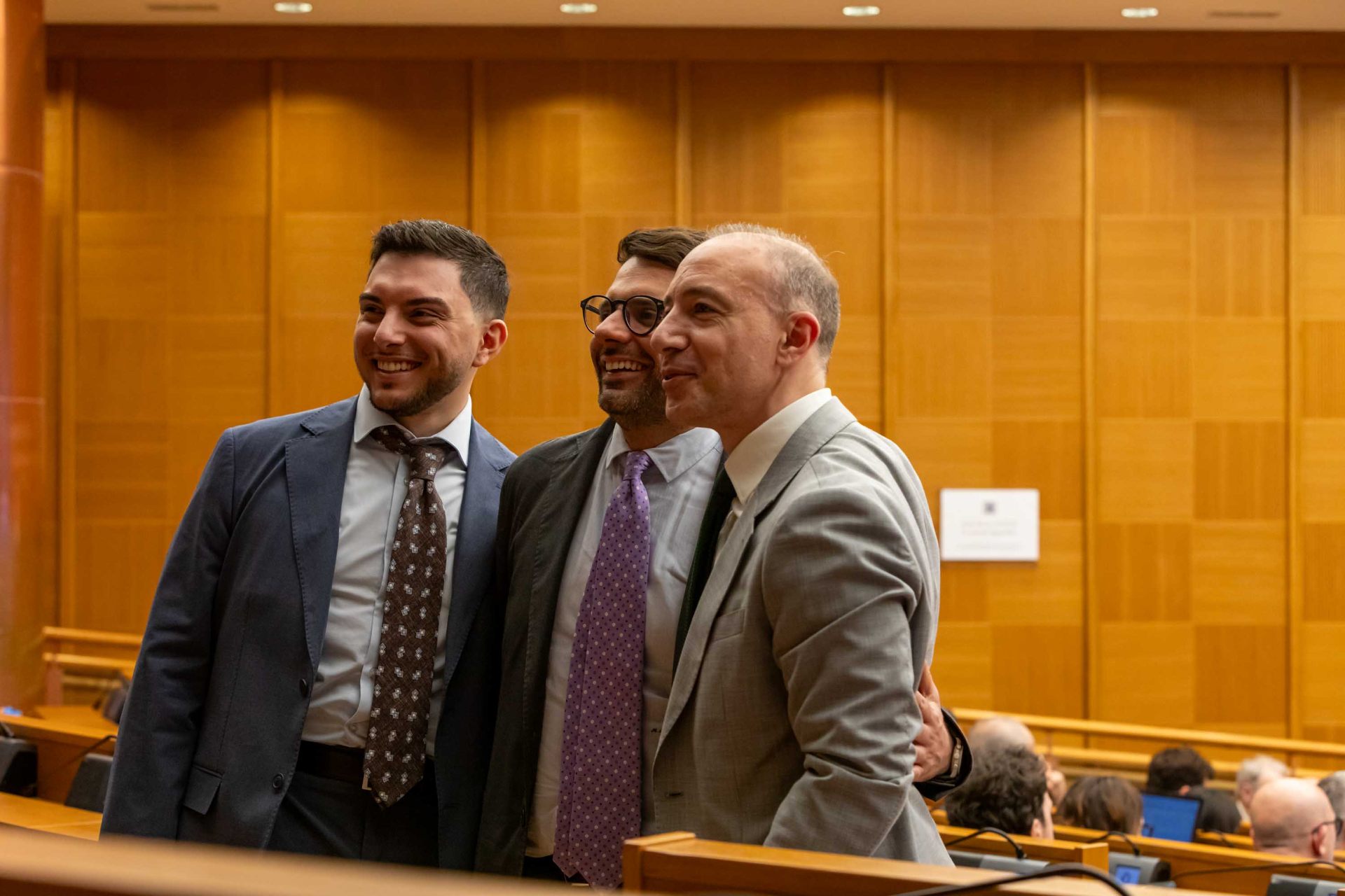 Marco Cioffi insieme al team di Neuram all'interno della sala della Camera dei Deputati durante la cerimonia.